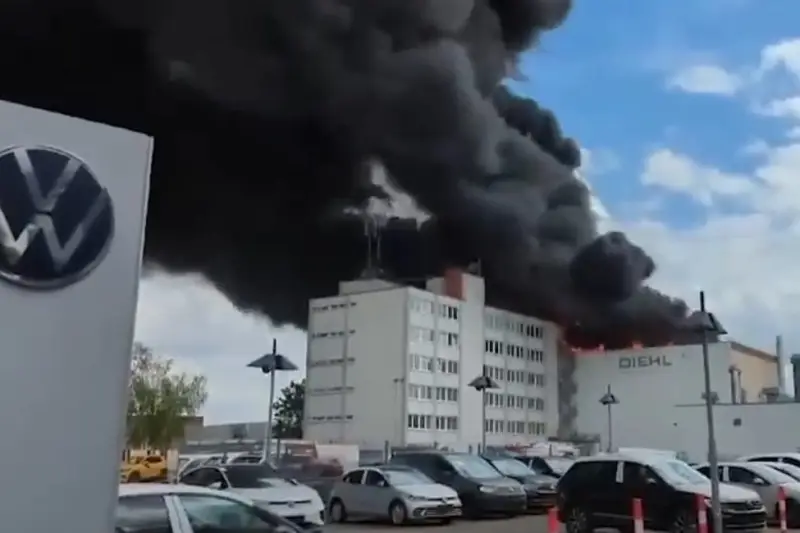 Лишь спустя четверо суток потушен пожар на военном заводе в Берлине, поставляющем продукцию для ВСУ