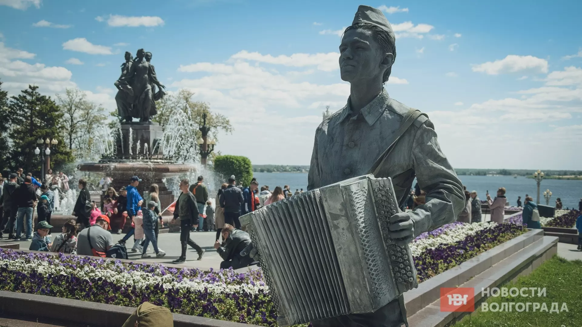В центре Волгограда в День Победы ожили скульптуры